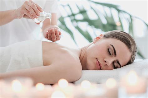 Massage sensuel complet du corps Massage érotique Humewood – Cedarvale